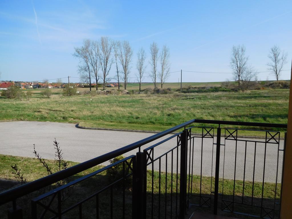 Jade Apartment Hegykő Eksteriør bilde